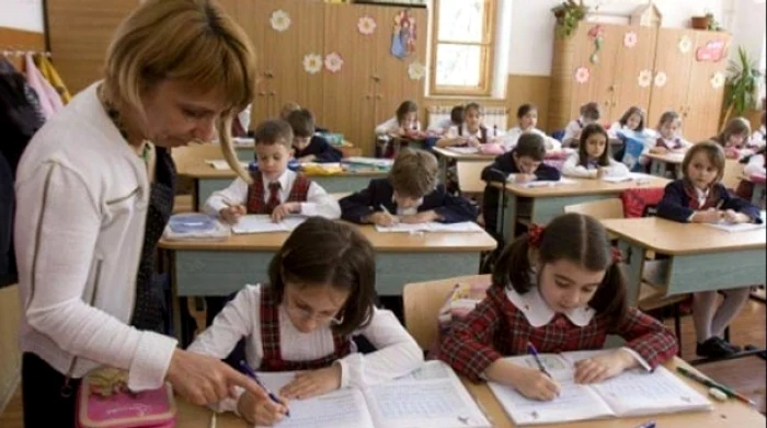 Pe 5 iunie se sărbătorește Ziua Învățătorului. Sunt peste 210.000 de profesori și învățători în RomâniaFOTO: adevarul.ro
