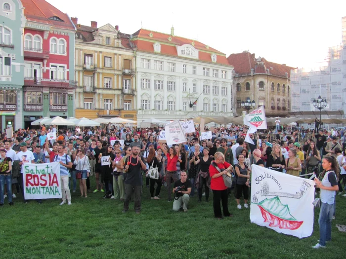 Muzicienii din Timişoara au ţinut ritmul la protestul "Salvaţi Roşia Montană" Foto