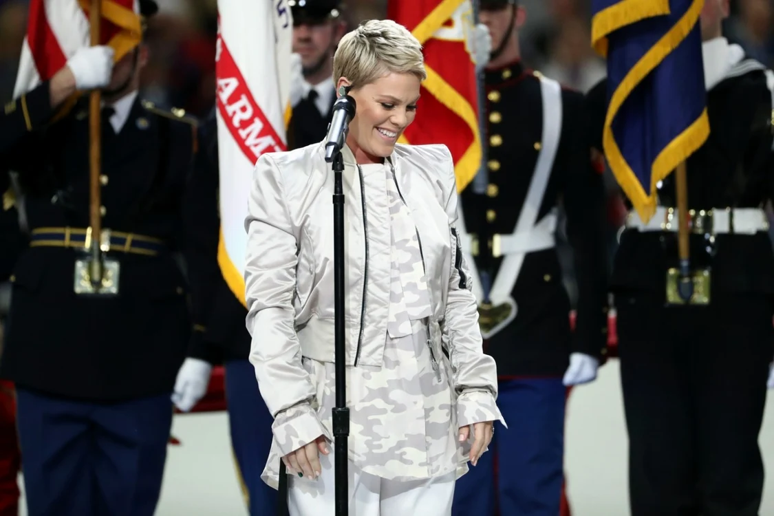 Pink s-a declarat onorată că a avut ocazia să cânte imnul Americii la Super Bowl 2018 FOTO Getty Images
