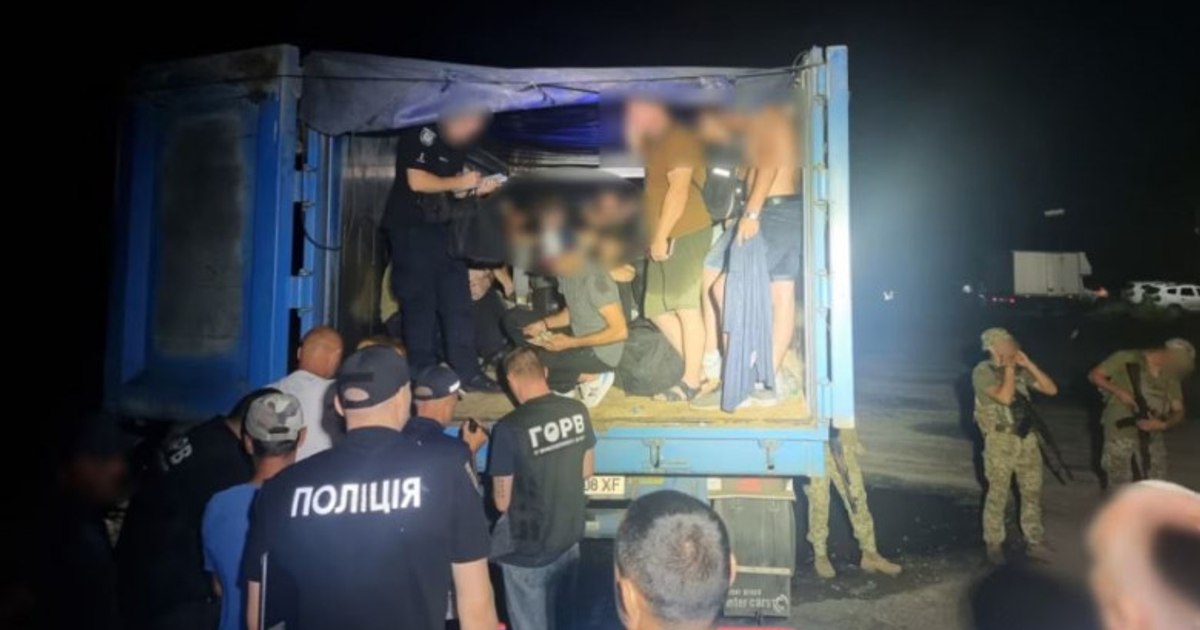 Zeci de bărbaţi ucraineni care încercau să treacă graniţa clandestin, arestaţi la frontiera cu România şi Republica Moldova