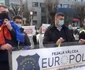 Protest al sindicatelor din poliţie şi al grefierilor din cauza îngheţării salariilor în faţa Prefecturii Vâlcea Foto Adevărul