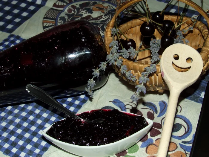 Dulceaţă de cireşe amare