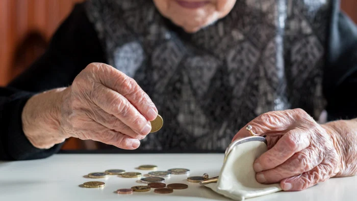 Guvernul Ciolacu caută soluții pentru a ajuta pensionarii săraci 