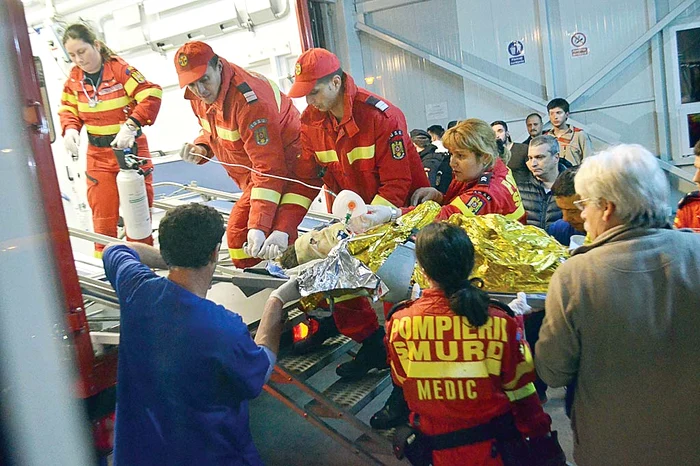 Tavanul clubului s-a aprins de la niște artificii