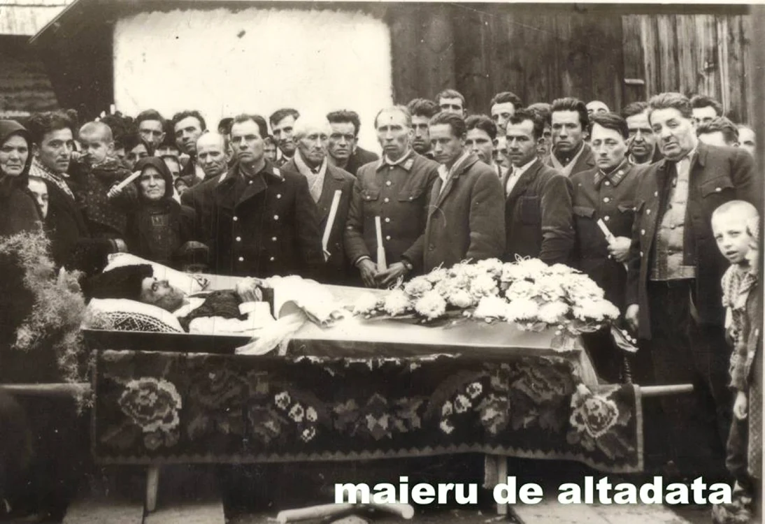 Reuniunile de înmormântare îi sprijineau pe cei care-şi pierdeau fiinţele dragi FOTO: Facebook Maieru ca altădată