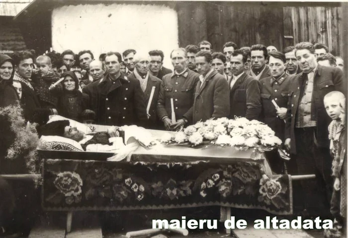 Reuniunile de înmormântare îi sprijineau pe cei care-şi pierdeau fiinţele dragi FOTO: Facebook Maieru ca altădată