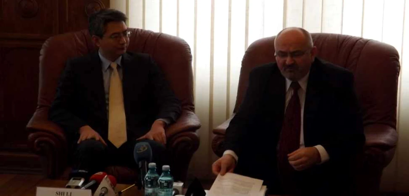 Vicepreşedinele Shi Li susţine că aşteaptă să afle intenţiile Guvernului. FOTO: Remus Florescu