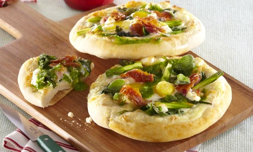 minipizza cu legume si oua jpeg
