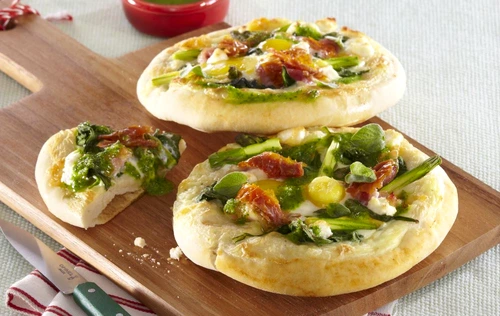 minipizza cu legume si oua jpeg