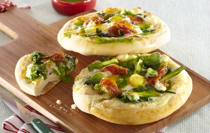 minipizza cu legume si oua jpeg