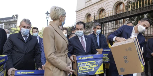 depunere semnatura pnl la bec - liviu orban - raluca turcanu. foto inquam photos/octav ganea