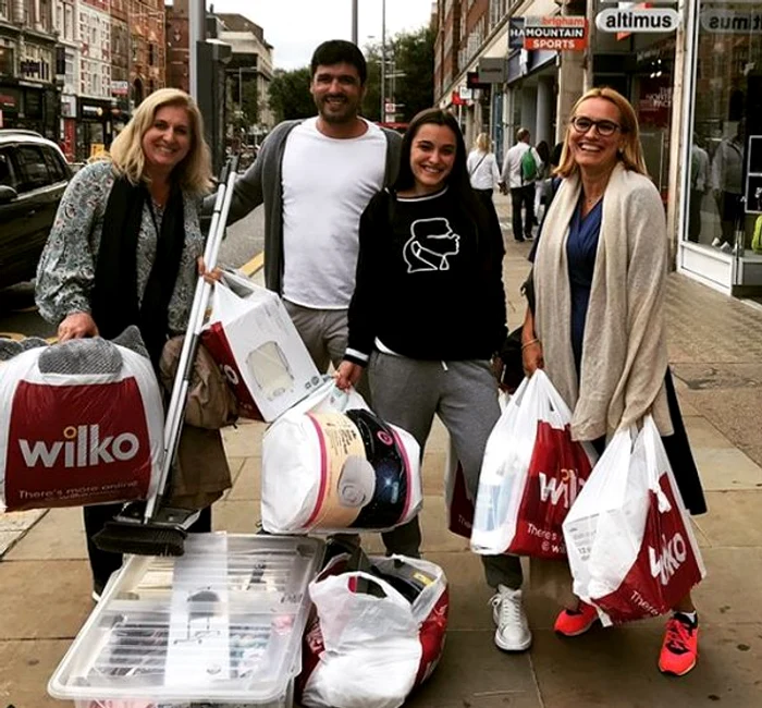 
    Alexia şi-a cunoscut colegii de la Londrafoto: captură video  