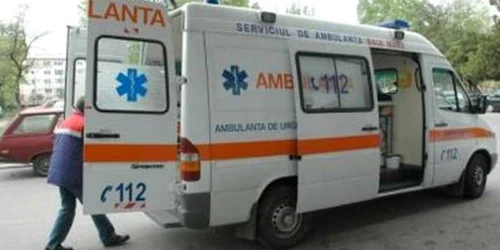 Femeia a fost transportată la spital