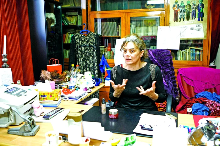 Maia Morgestern, în biroul ei de la Teatrul Evreiesc FOTO: Eduard Enea