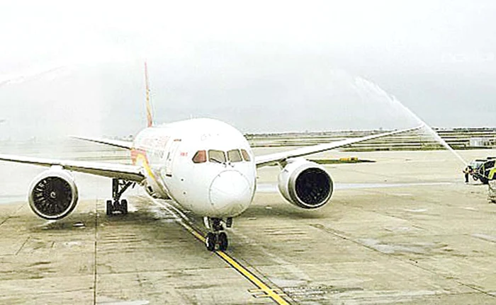 
    La bordul  avionului  s-au aflat  186 de  pasageri  