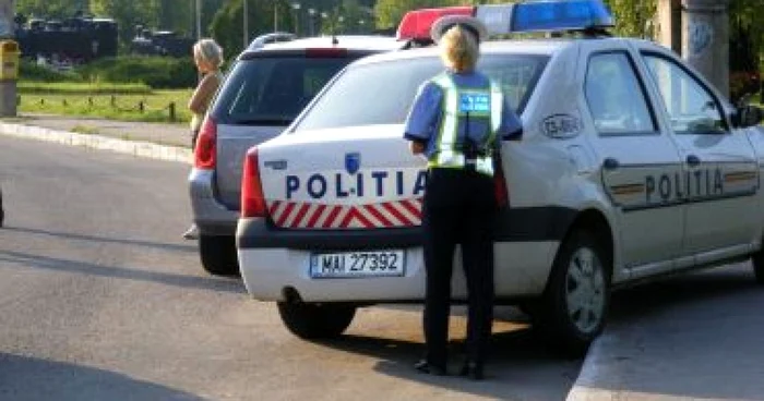 Reşiţa: Doi adolescenţi, spărgători de autoturisme, au fost prinşi de poliţişti