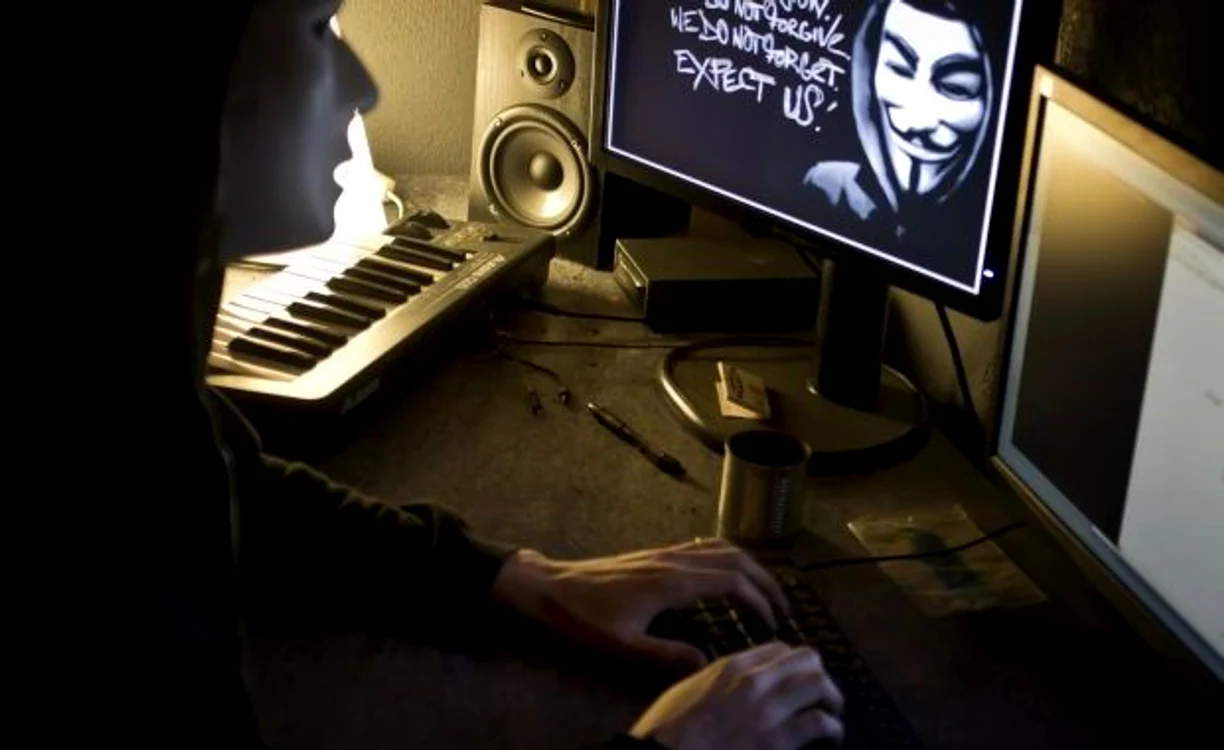 14 membri ai grupării Anonymous România au fost prinşi de DIICOT