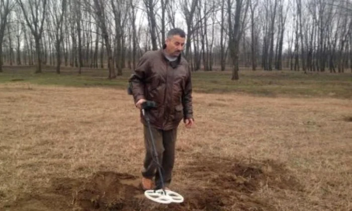 FOTO Ţăranul din Dolj care a descoperit arme celtice vechi de peste 2000 de ani a intrat în atenţia poliţiştilor  Descoperitorul: „Eu am respectat legea“ jpeg