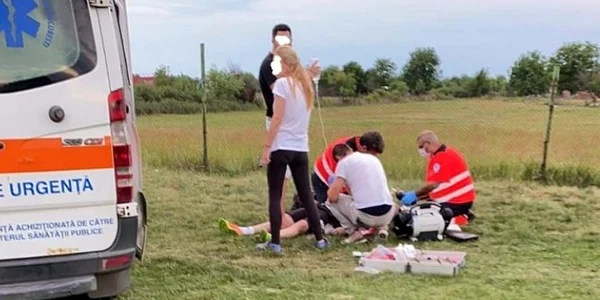 Tanar mort pe terenul de fotbal FOTO Pressalert