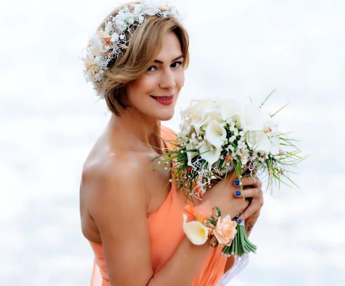 
    Roxana Ciuhulescu a fost aranjată de stilistul Andrian PerjovschiFoto: arhivă personală  