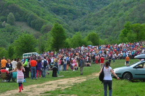 Numai 1200 de yoghini s-au prins în prima spirală Yang de la Băile Herculane