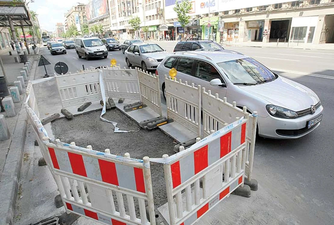 Ieri, la prânz,  groapa fusese astupată