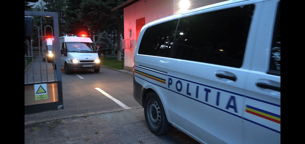 Percheziții la lăutarii din Dâmbovița și Argeș. „Au cântat pe note false“ în pandemie, încasând ajutoare sociale VIDEO