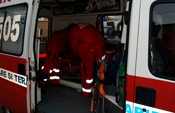 Echipajul de pe ambulanţă a încercat să-l resusciteze pe bătrân                                          FOTO: Arhivă