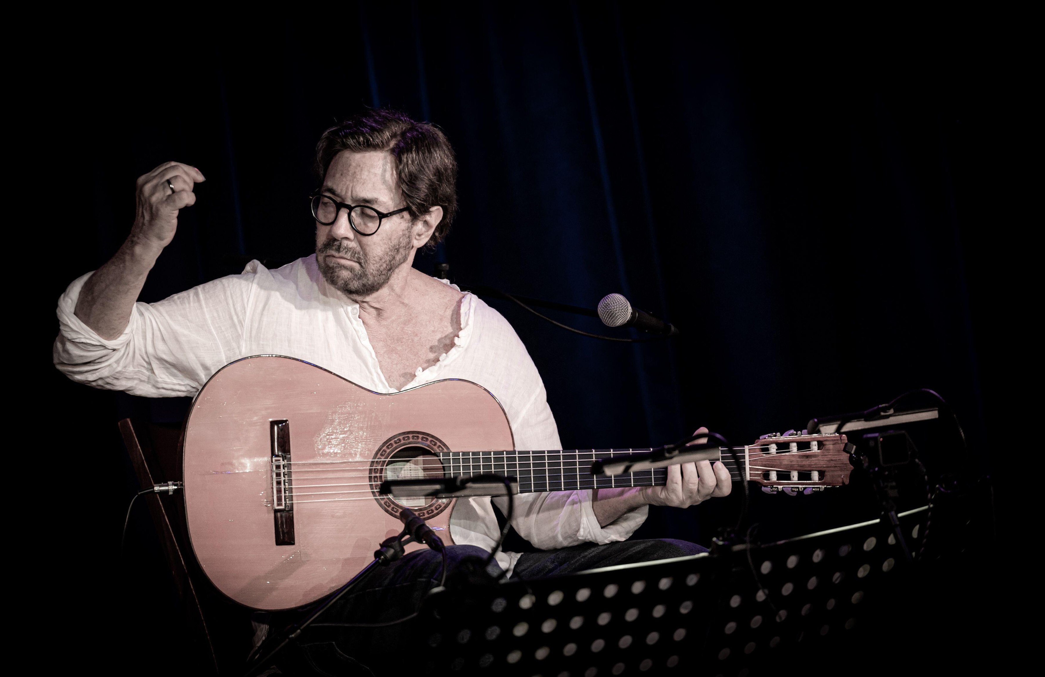 Celebrul artist Al Di Meola a făcut infarct în timpul unui concert la București