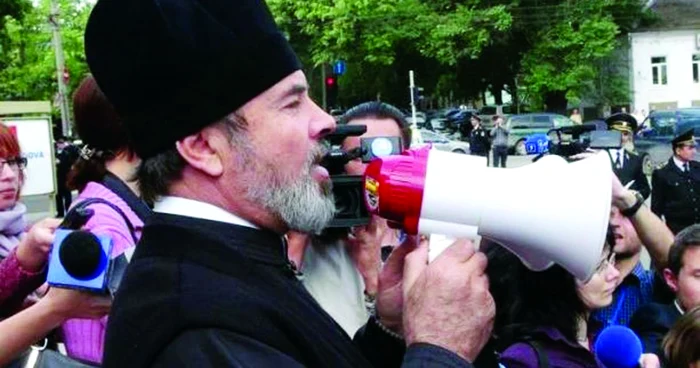 Episcopul de Bălți și Fălești Marchel, printre organizatorii ,,pelerinajelor”. FOTO: Arhivă