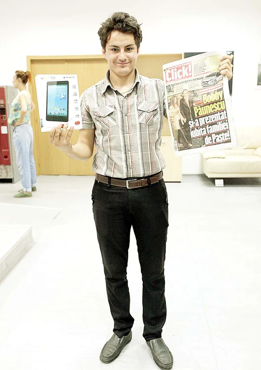 
    Dorin Rădescu (20 de ani) a câştigat  tableta mult visată (Fotografii: Click!)  