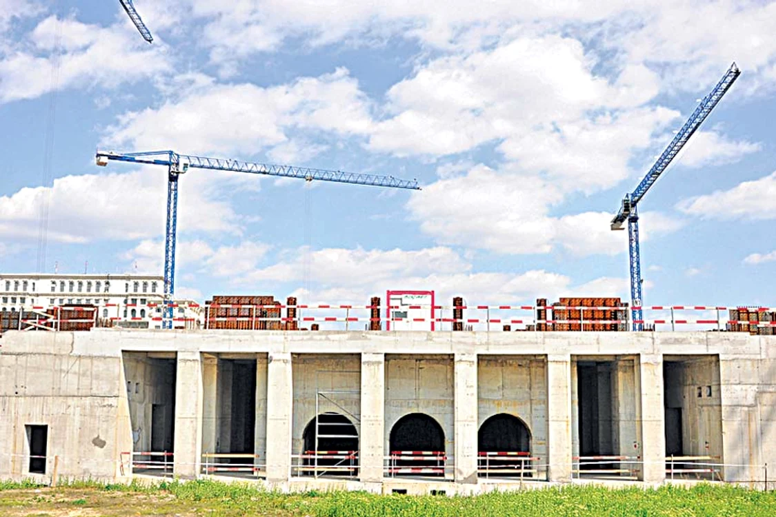 Cea mai mare biserică din România are deja gata fundaţia şi cele trei subsoluri