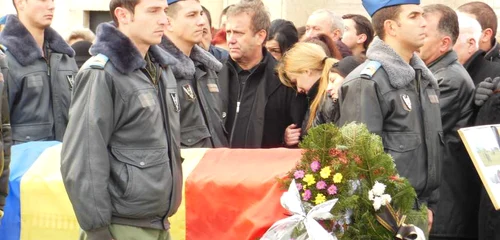 militar alba inmormantare