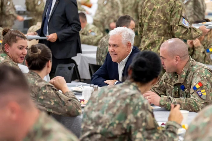 Întâlnirea ministrului cu militarii români din EUFOR ALTHEA / 9 octombrie 2024. FOTO MAPN