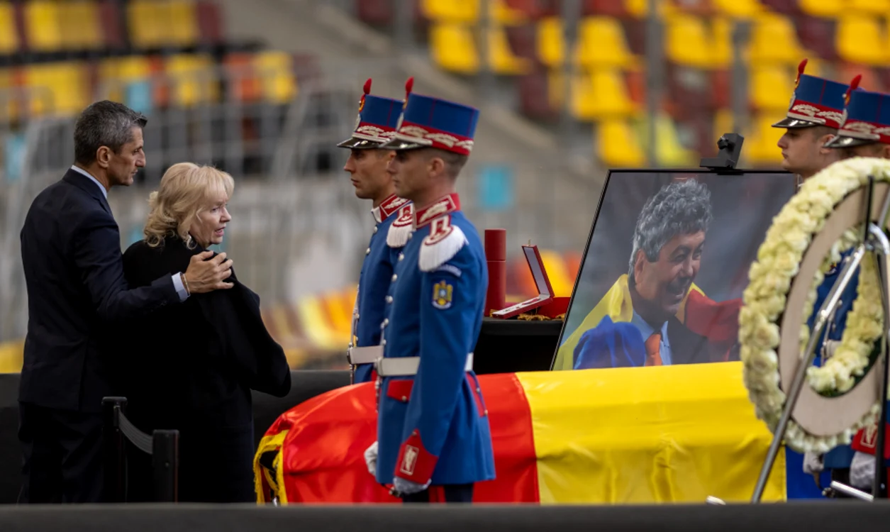 Mircea Lucescu, omagiat pe Arena Națională Foto/Sportpictures