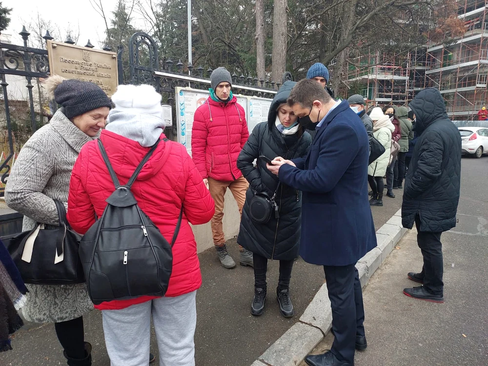 Primarul sectorului 6, Ciprian Ciucu, le-a oferit ajutor ucrainenilor