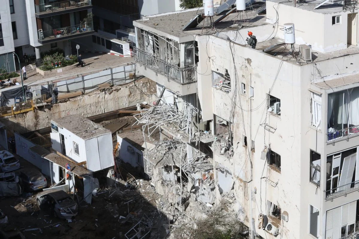 Atac la Tel Aviv. Mai multe rachete balistice au fost lansate de Iran. Șase răniți și pagube materiale