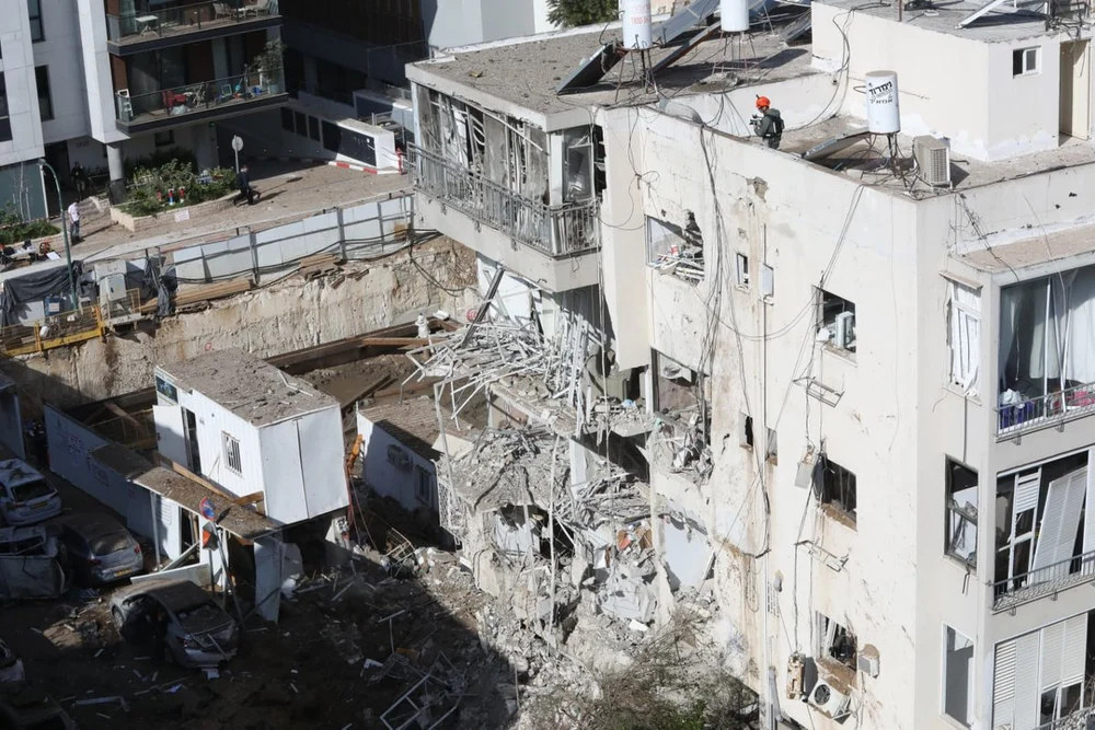 Atac la Tel Aviv. Mai multe rachete balistice au fost lansate de Iran. Șase răniți și pagube materiale