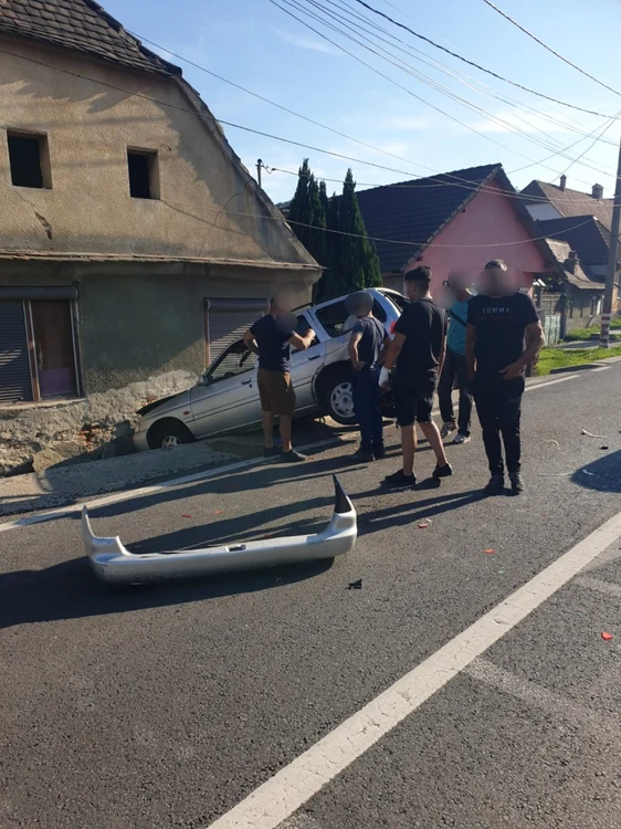 Carambol pe DN14 la Copşa Mică - Sibiu cu trei maşini implicate şi o victimă Foto Adevărul