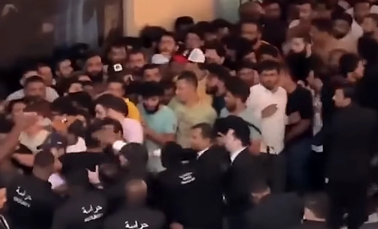 Haos la intrarea în Dubai Mall FOTO Captură Twitter