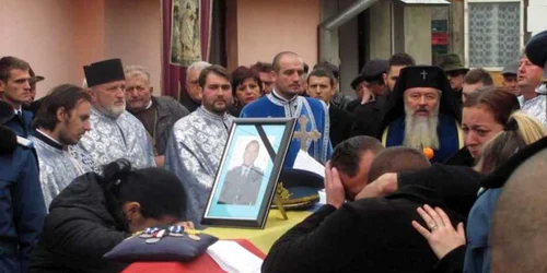 inmormantarea militarului de la bontida foto