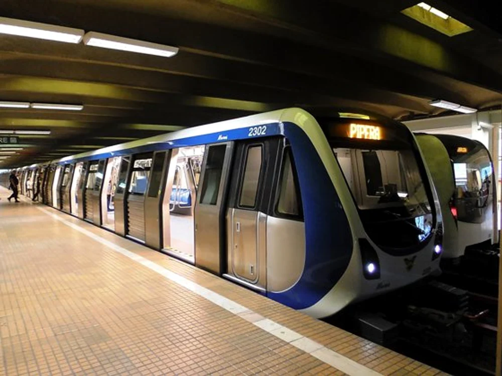 
    Trenurile de metrou circulă mai mult goaleFoto: Mediafax  