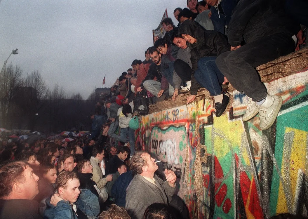the Fall of the Berlin Wall in 1989 26 jpg jpeg