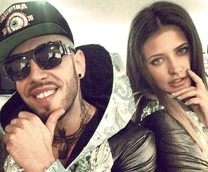 
    Noroc că tatuajul  cu Ana e la spate,  astfel încât nu-l  poate vedea  