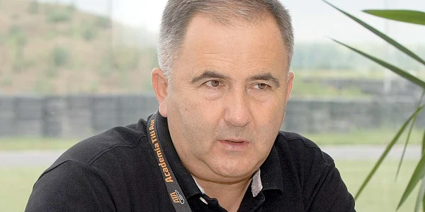 Titi Aur are 53 de ani şi este unul dintre cei mai titraţi piloţi români de raliuri jpeg