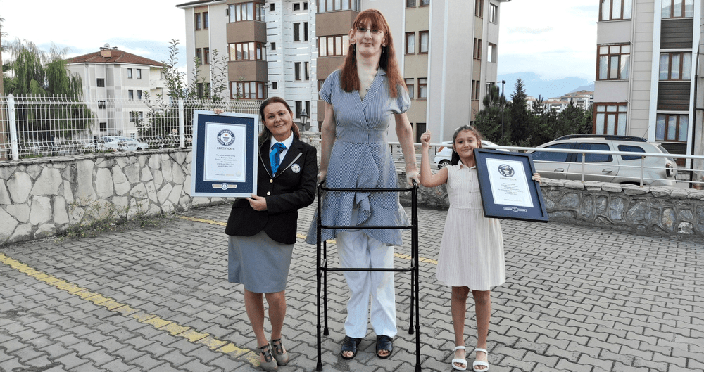 Cea mai înaltă femeie din lume a zburat pentru prima dată cu avionul. Aeronava a fost modificată pentru ea FOTO