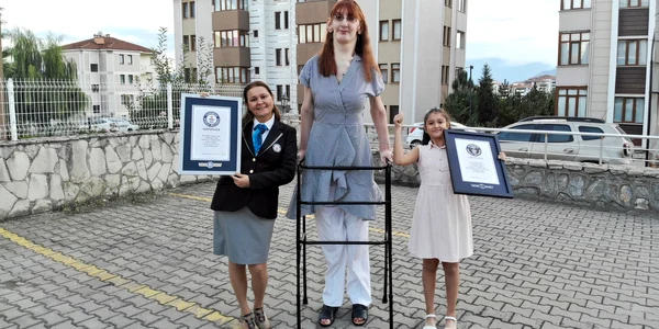 Cea mai inaltă femeie din lume - Rumeysa Gelgi FOTO profimedia 0637822424 jpg