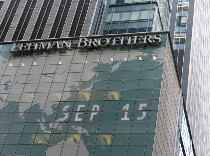 Clădire pe care scrie Lehman Brothers