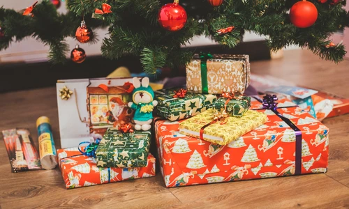 Tu știi ce cadou să îi cumperi copilului tău de Crăciun  TOP 4 opțiuni din care să alegi + Cadouri sub brad jpeg