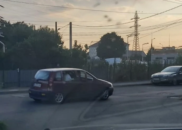 Maşina a fost încărcat că saci de moloz                                                              Foto: Poliţia Locală Târgu Jiu